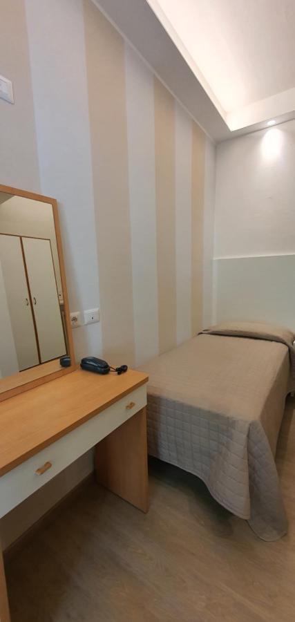 Hotel Arno Misano Adriatico Extérieur photo