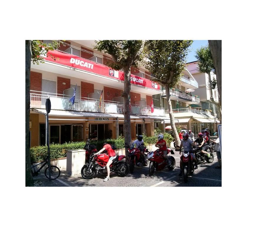 Hotel Arno Misano Adriatico Extérieur photo