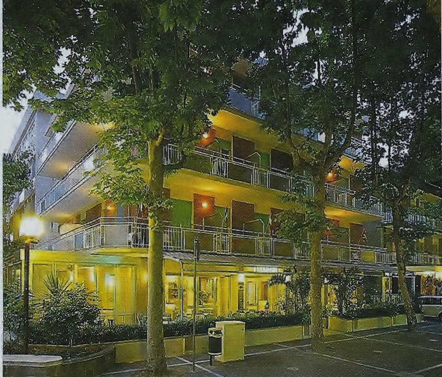 Hotel Arno Misano Adriatico Extérieur photo