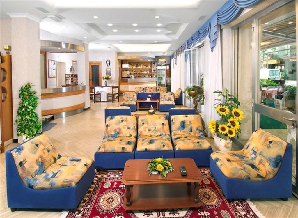 Hotel Arno Misano Adriatico Extérieur photo