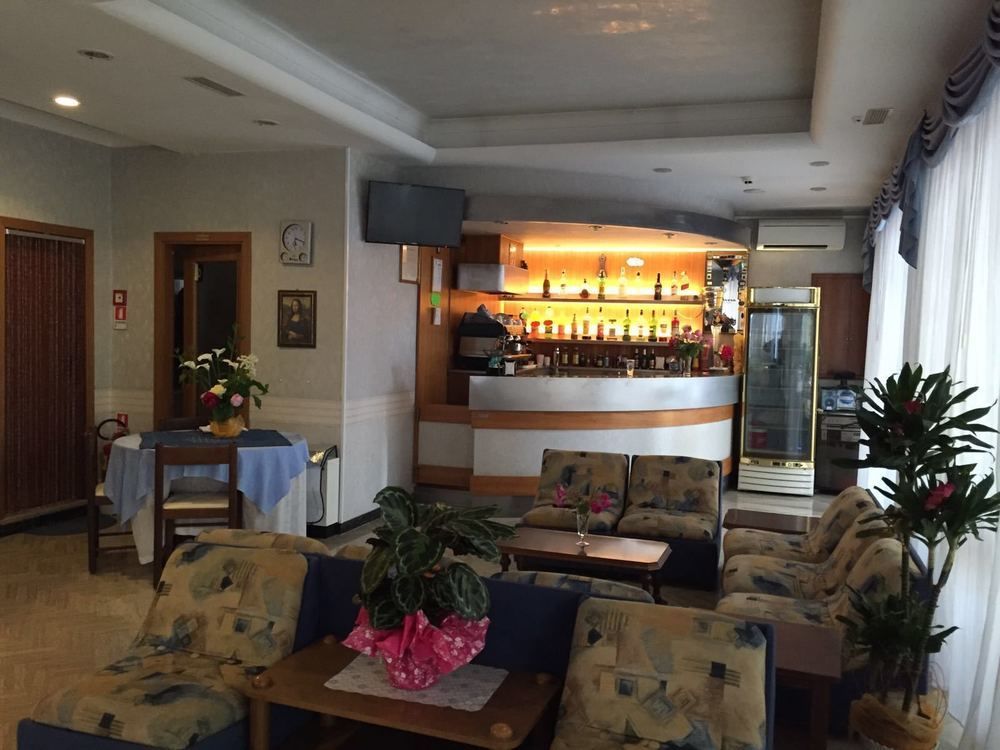 Hotel Arno Misano Adriatico Extérieur photo