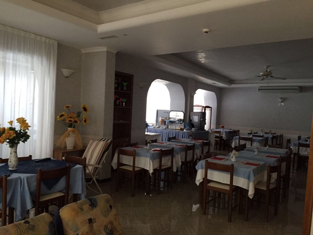 Hotel Arno Misano Adriatico Extérieur photo