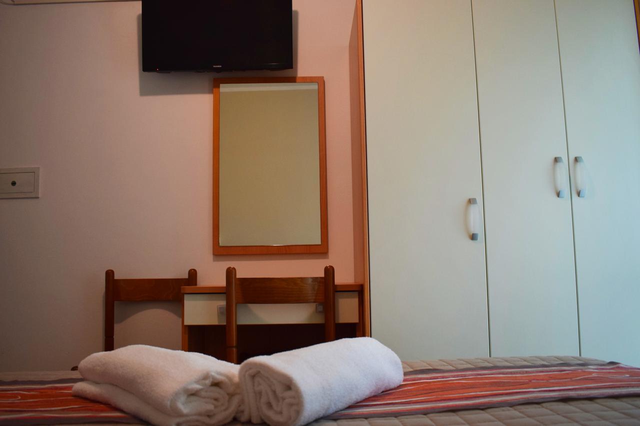 Hotel Arno Misano Adriatico Extérieur photo