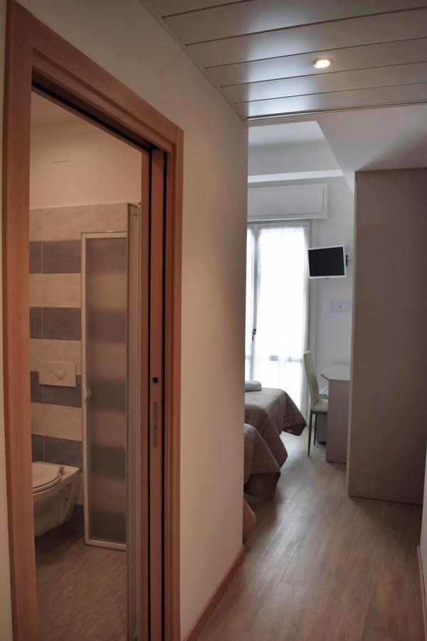 Hotel Arno Misano Adriatico Extérieur photo
