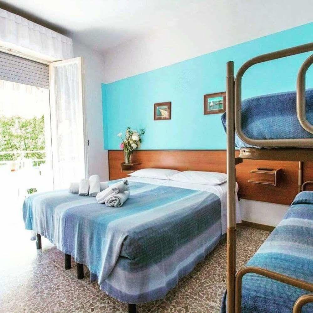 Hotel Arno Misano Adriatico Extérieur photo