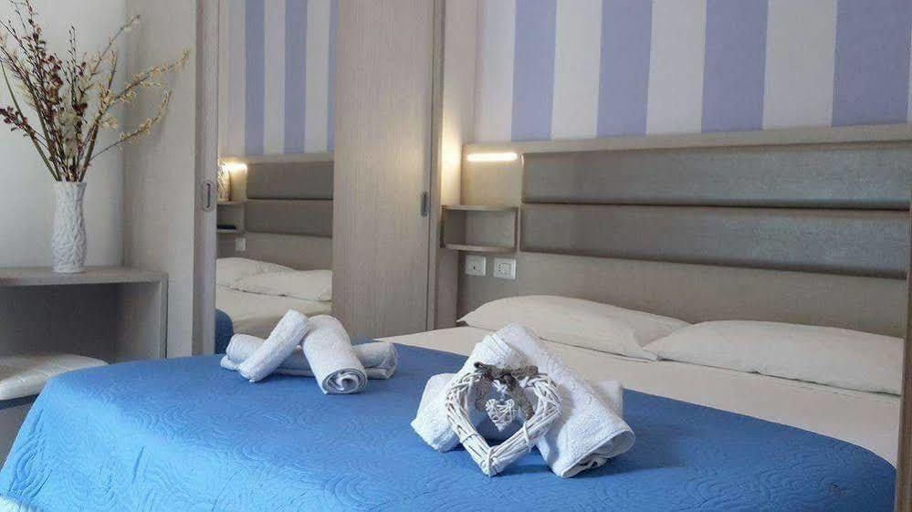 Hotel Arno Misano Adriatico Extérieur photo