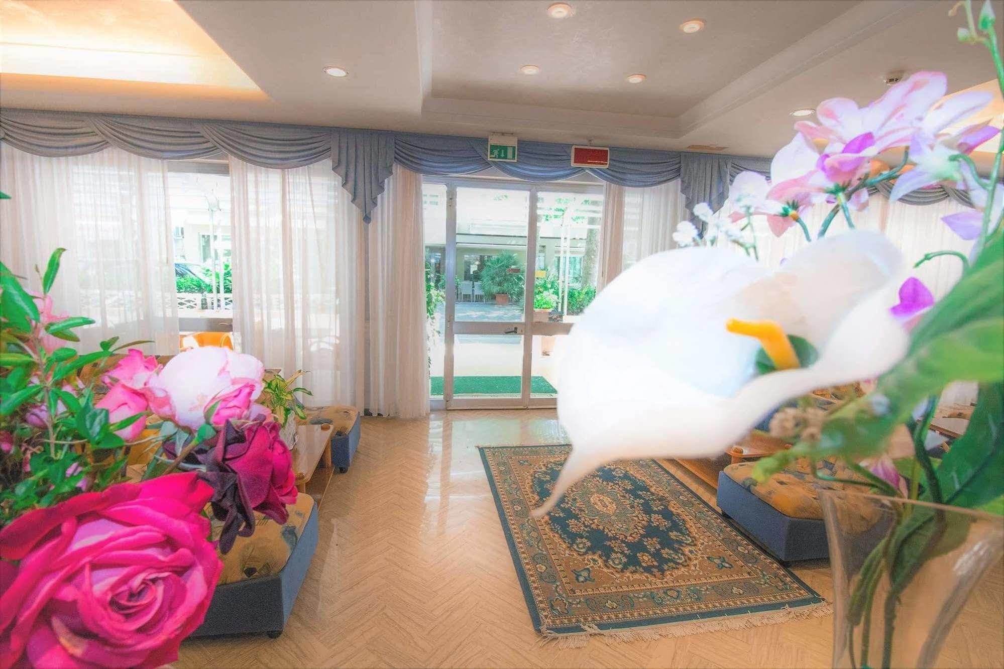 Hotel Arno Misano Adriatico Extérieur photo