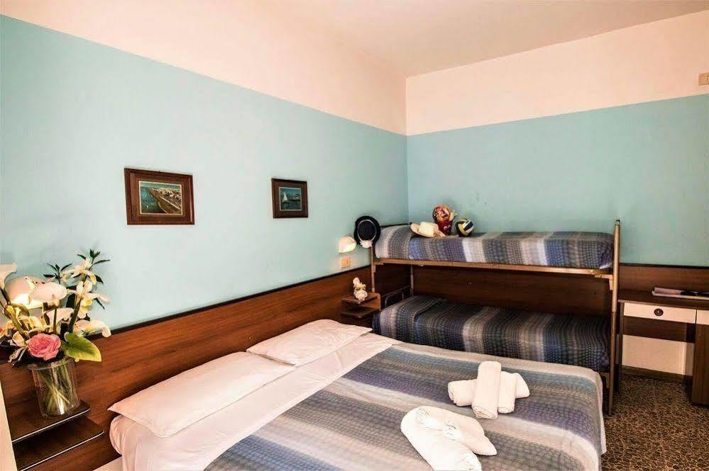 Hotel Arno Misano Adriatico Extérieur photo