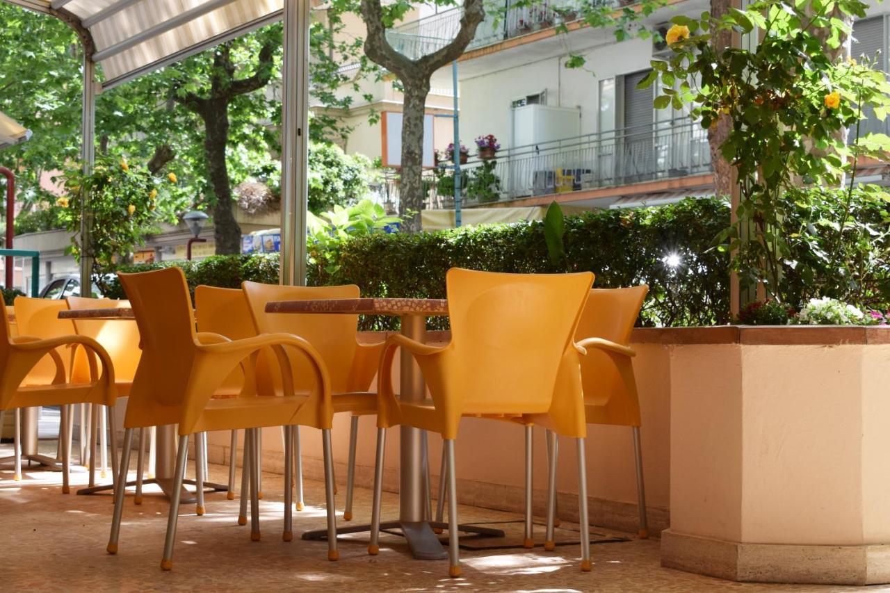 Hotel Arno Misano Adriatico Extérieur photo